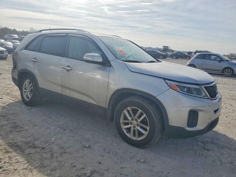 Photo 4 from auction – 2014 KIA SORENTO LX with VIN 5XYKT4A71EG462622