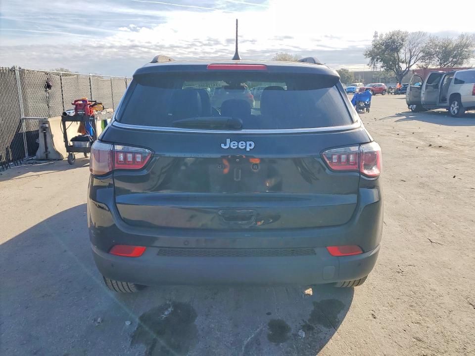 Photo 6 from auction – 2017 JEEP COMPASS LA with VIN 3C4NJCBB1HT652241