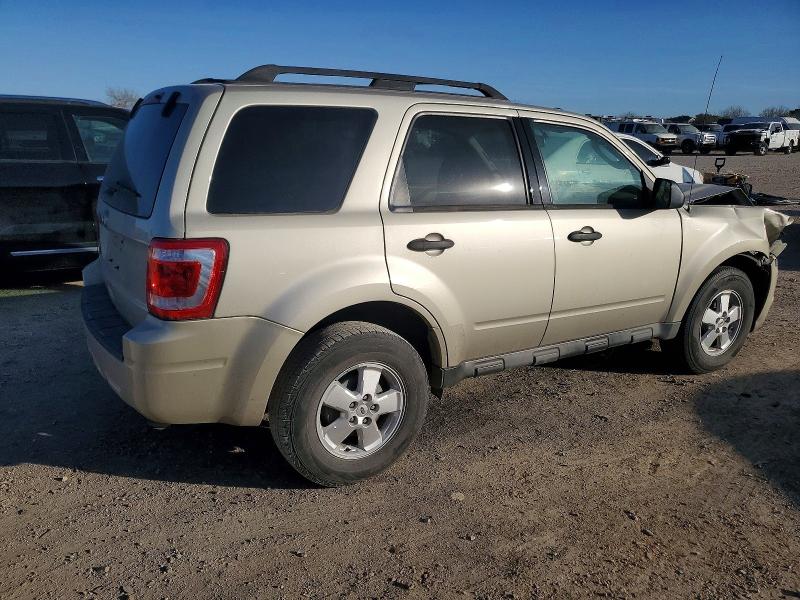 Photo 3 from auction – 2011 FORD ESCAPE with VIN 1FMCU0D79BKC59761