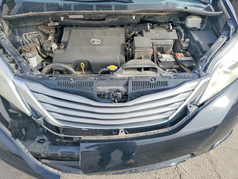 Photo 12 from auction – 2014 TOYOTA SIENNA XLE with VIN 5TDYK3DCXES498280