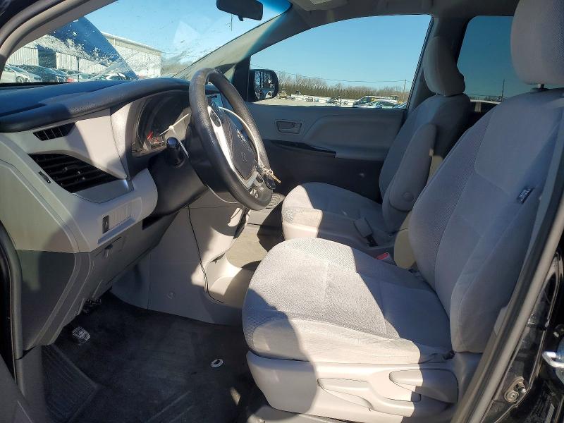 Photo 7 from auction – 2017 TOYOTA SIENNA with VIN 5TDZZ3DC5HS809196