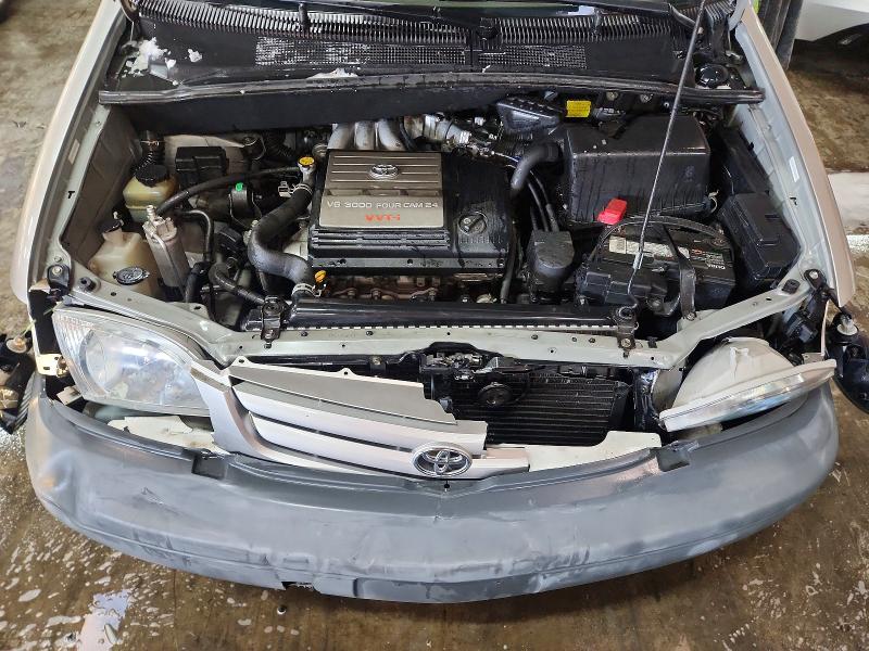 Photo 12 from auction – 2001 TOYOTA SIENNA with VIN 4T3ZF13C01U367950