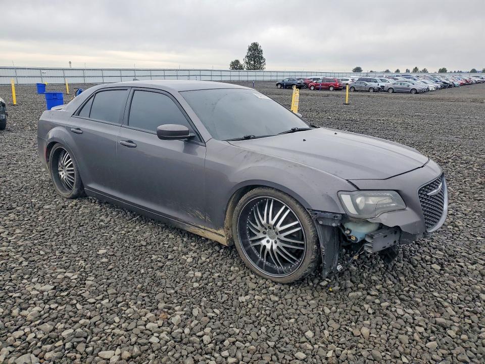 Photo 4 from auction – 2019 CHRYSLER 300 with VIN 2C3CCABGXKH539622
