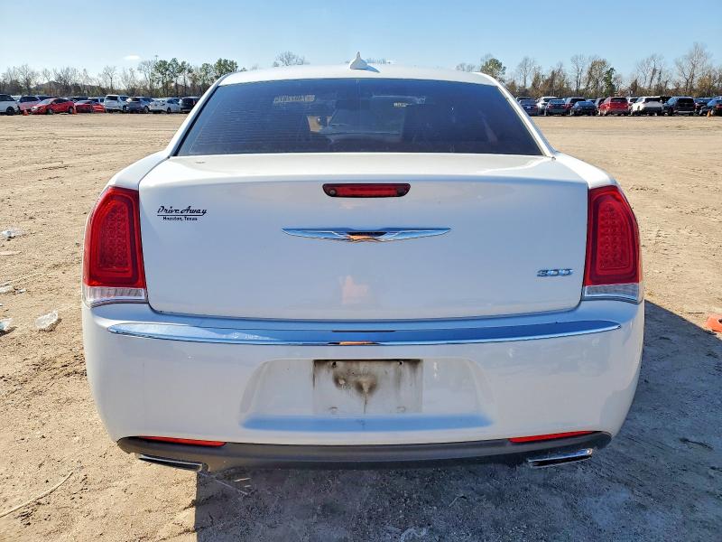 Photo 6 from auction – 2018 CHRYSLER 300 LIMITE with VIN 2C3CCAEG6JH129846