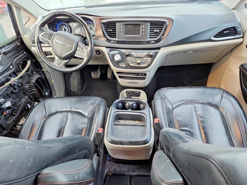 Photo 8 from auction – 2017 CHRYSLER PACIFICA T with VIN 2C4RC1BG7HR613197