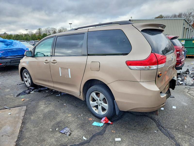 Photo 2 from auction – 2014 TOYOTA SIENNA with VIN 5TDKK3DCXES447853