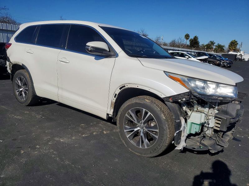 Photo 4 from auction – 2018 TOYOTA HIGHLANDER with VIN 5TDBZRFH8JS831230