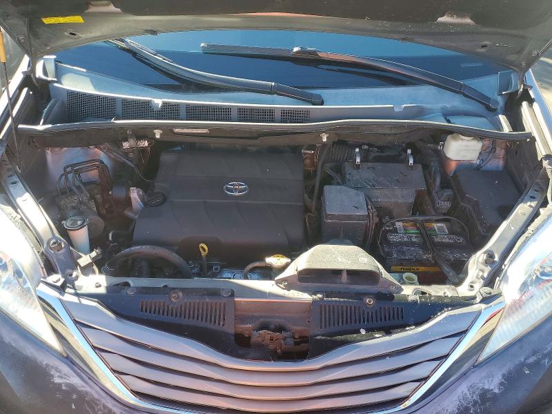 Photo 12 from auction – 2014 TOYOTA SIENNA XLE with VIN 5TDYK3DCXES463562