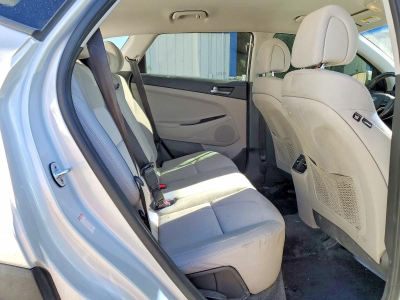 Photo 10 from auction – 2017 HYUNDAI TUCSON with VIN KM8J33A28HU486764