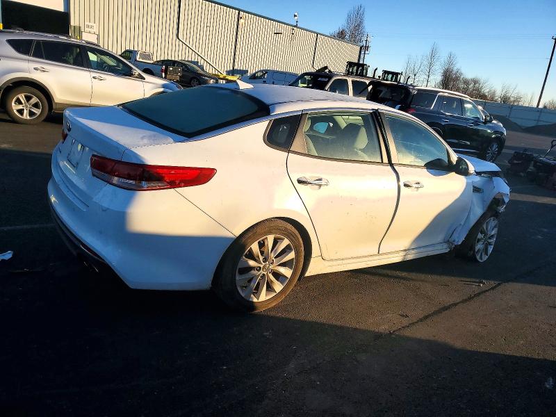 Photo 3 from auction – 2018 KIA OPTIMA LX with VIN 5XXGT4L37JG258664