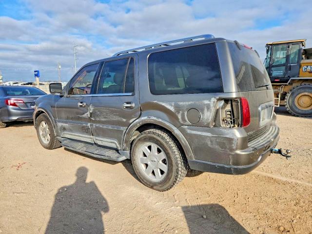 Photo 2 from auction – 2004 LINCOLN NAVIGATOR with VIN 5LMFU28R44LJ13802