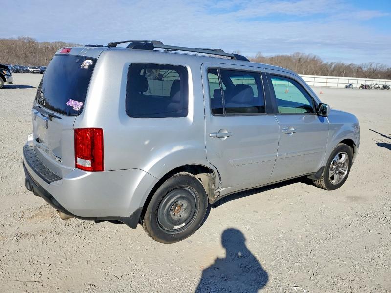 Фото 3 с аукциона – 2015 HONDA PILOT SE с VIN 5FNYF4H34FB069520