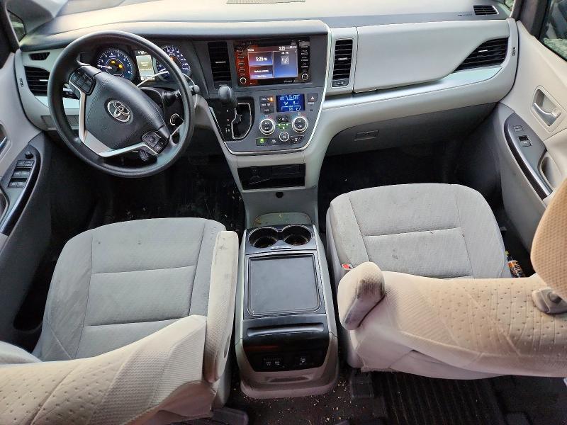 Photo 8 from auction – 2019 TOYOTA SIENNA with VIN 5TDKZ3DC4KS013791