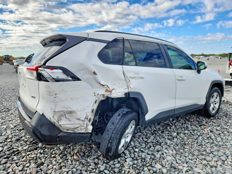 Photo 3 from auction – 2021 TOYOTA RAV4 XLE with VIN 2T3W1RFVXMC168584