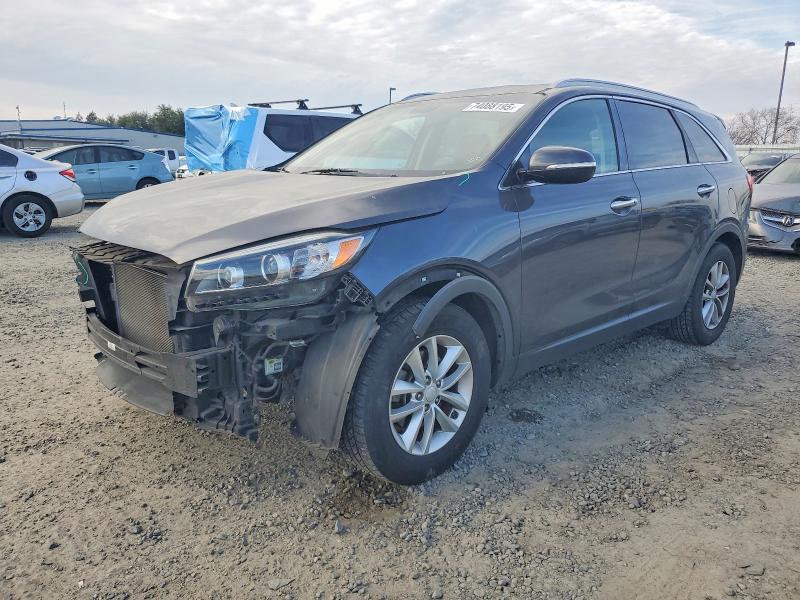 KIA SORENTO LX 2017 with VIN 5XYPG4A33HG294493 - Photo from auction