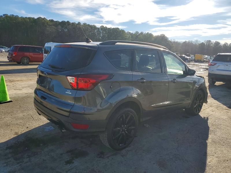 Photo 3 from auction – 2019 FORD ESCAPE SE with VIN 1FMCU0GD0KUA22727