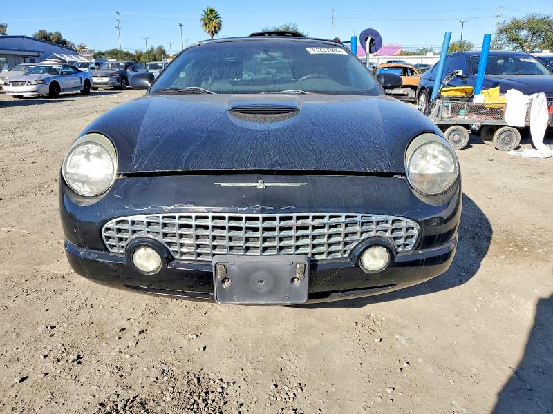 Photo 5 from auction – 2002 FORD THUNDERBIRD with VIN 1FAHP60A12Y120331