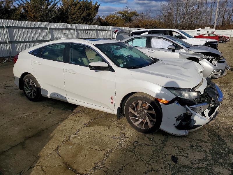 Photo 4 from auction – 2017 HONDA CIVIC with VIN 2HGFC2F72HH523823