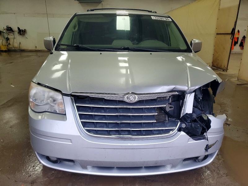 Photo 5 from auction – 2010 CHRYSLER TOWN & COU with VIN 2A4RR5D12AR386449