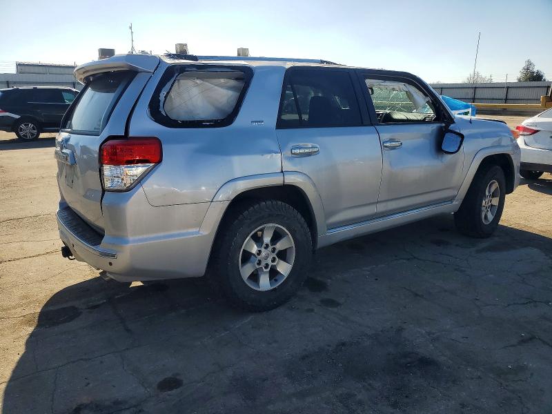 Photo 3 from auction – 2010 TOYOTA 4RUNNER SR with VIN JTEBU5JR0A5030266