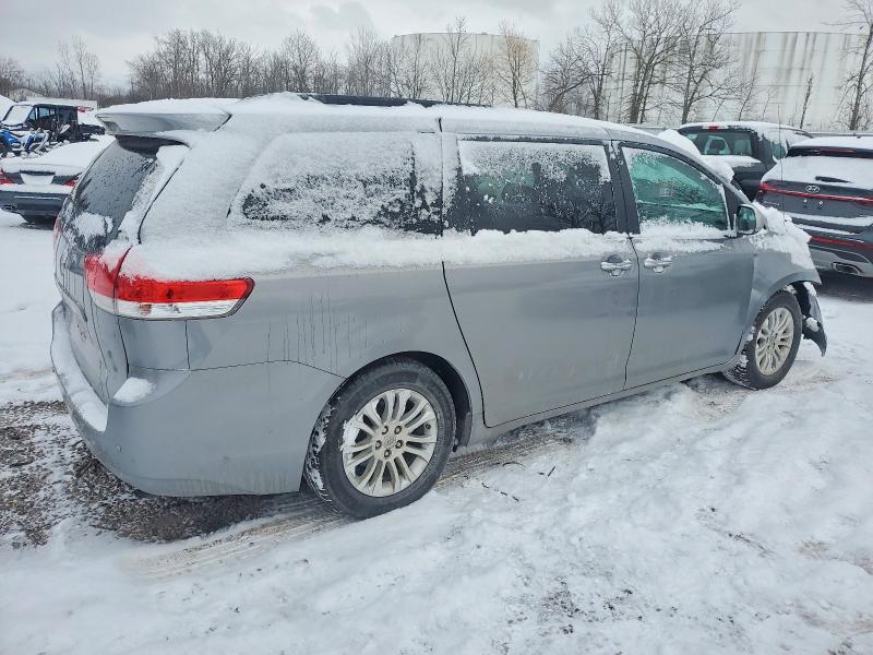 Photo 3 from auction – 2013 TOYOTA SIENNA XLE with VIN 5TDYK3DC8DS322844