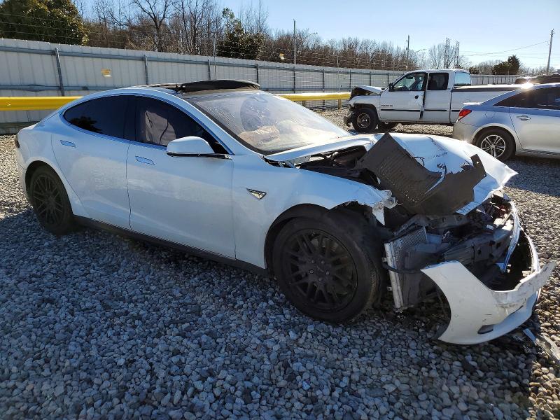Photo 4 from auction – 2015 TESLA MODEL S with VIN 5YJSA1E13FF104439