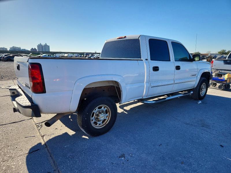 Photo 3 from auction – 2003 CHEVROLET SILVERADO with VIN 1GCHC23U93F182545