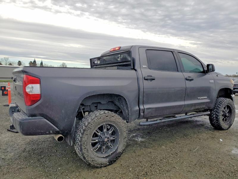 Photo 3 from auction – 2018 TOYOTA TUNDRA CRE with VIN 5TFDY5F12JX772712