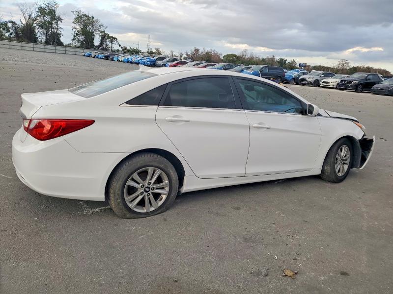 Photo 3 from auction – 2012 HYUNDAI SONATA with VIN 5NPEB4AC3CH449647