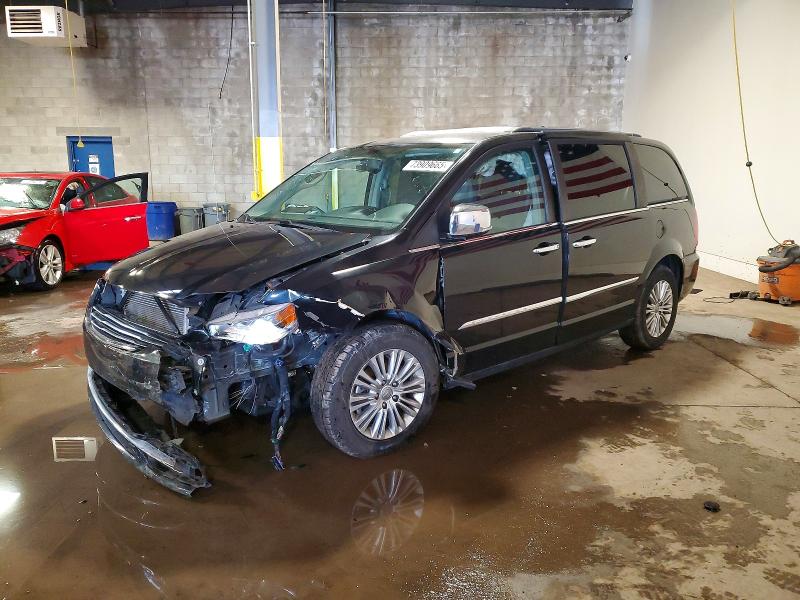CHRYSLER TOWN & COU 2015 with VIN 2C4RC1CG1FR729958 - Photo from auction