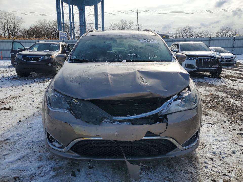 Photo 5 from auction – 2017 CHRYSLER PACIFICA T with VIN 2C4RC1BG8HR535514