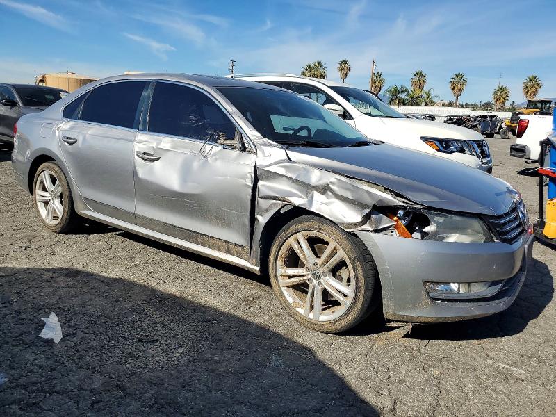 Photo 4 from auction – 2014 VOLKSWAGEN PASSAT SEL with VIN 1VWCN7A31EC065023
