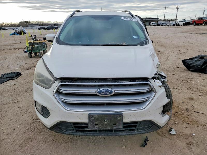Photo 5 from auction – 2017 FORD ESCAPE SE with VIN 1FMCU0GD5HUC00897
