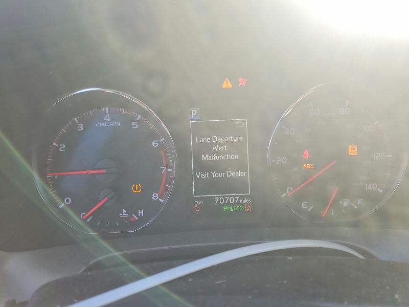 Photo 9 from auction – 2017 TOYOTA RAV4 with VIN 2T3JFREV1HW599400