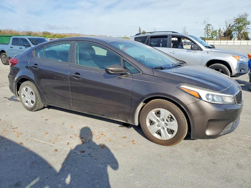Photo 4 from auction – 2017 KIA FORTE with VIN 3KPFK4A71HE025967