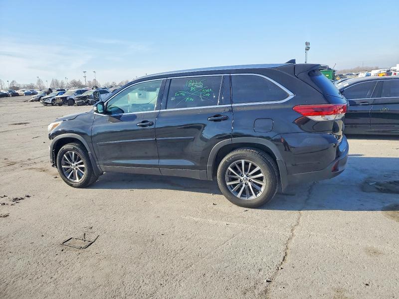 Photo 2 from auction – 2019 TOYOTA HIGHLANDER with VIN 5TDJZRFH0KS615109