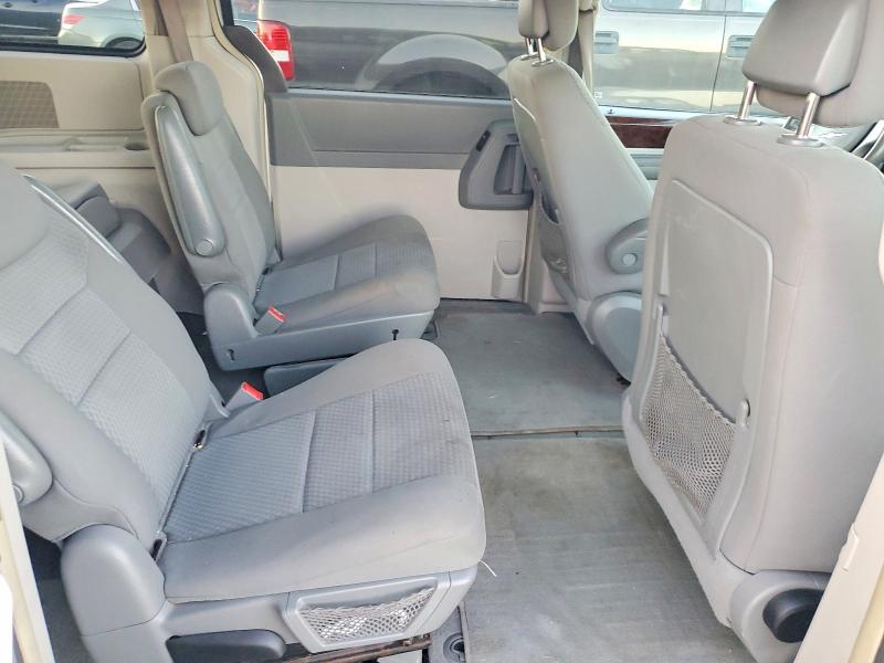Photo 11 from auction – 2010 CHRYSLER TOWN & COU with VIN 2A4RR5D16AR397745
