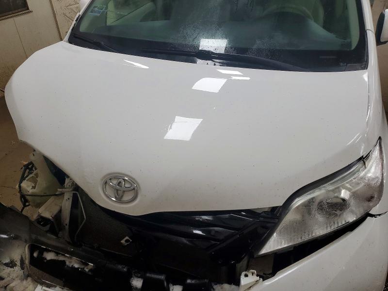 Photo 12 from auction – 2011 TOYOTA SIENNA XLE with VIN 5TDYK3DC3BS169660