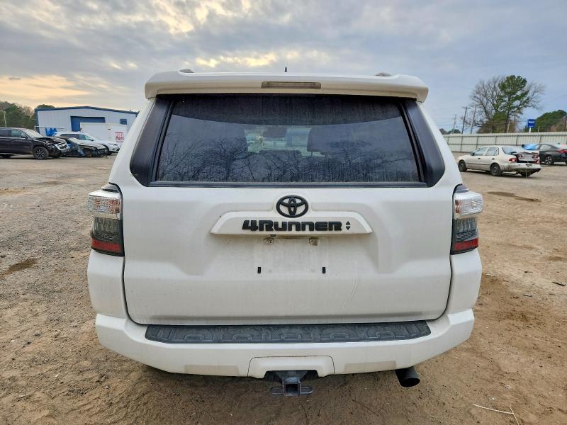 Photo 6 from auction – 2022 TOYOTA 4RUNNER SR with VIN JTEFU5JR0N5277570