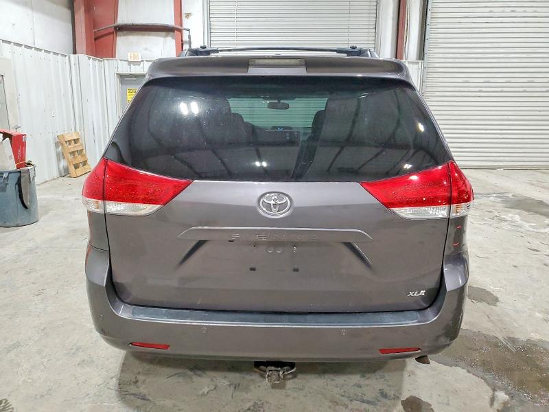 Photo 6 from auction – 2012 TOYOTA SIENNA XLE with VIN 5TDYK3DC4CS260227