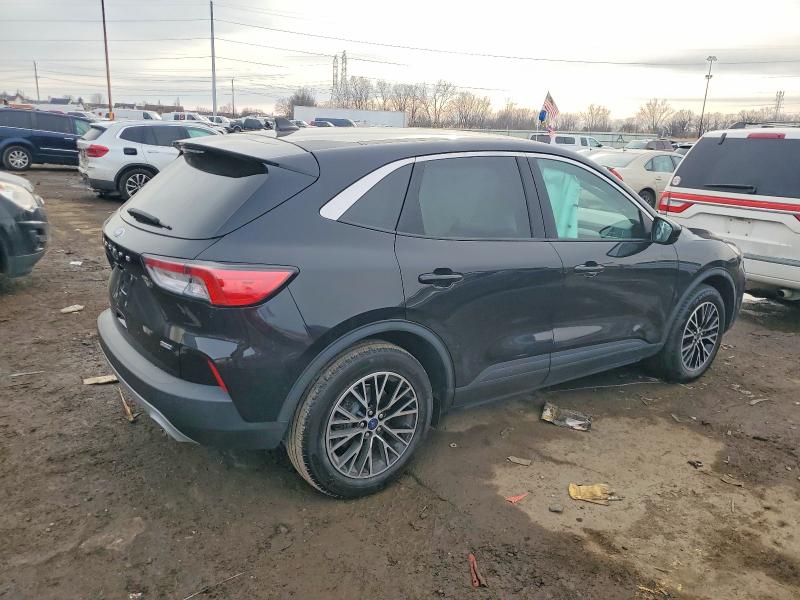 Photo 3 from auction – 2021 FORD ESCAPE SE with VIN 1FMCU0EZ3MUB13251
