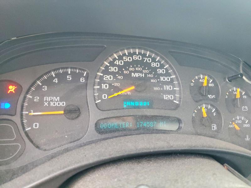 Photo 9 from auction – 2004 CHEVROLET SILVERADO with VIN 1GCEC14X04Z193763