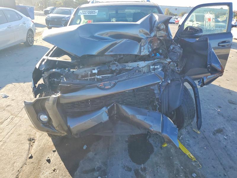 Photo 12 from auction – 2018 TOYOTA 4RUNNER SR with VIN JTEZU5JR9J5183565