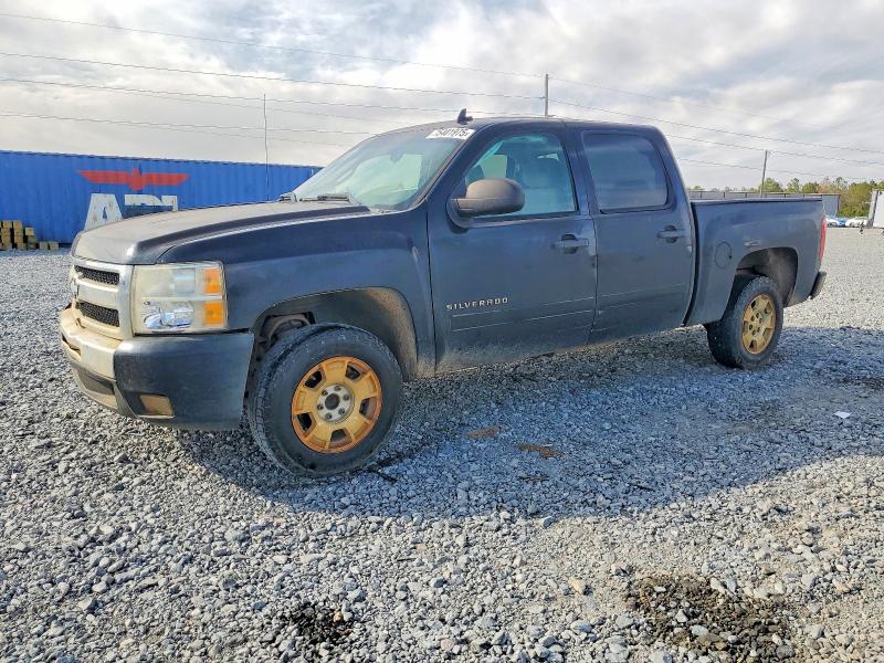 CHEVROLET SILVERADO 2011 with VIN 3GCPCSE03BG196315 - Photo from auction