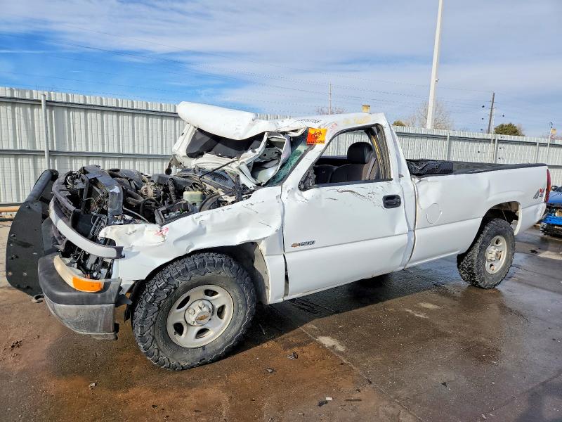 CHEVROLET SILVERADO 2000 with VIN 1GCEK14T3YE168563 - Photo from auction