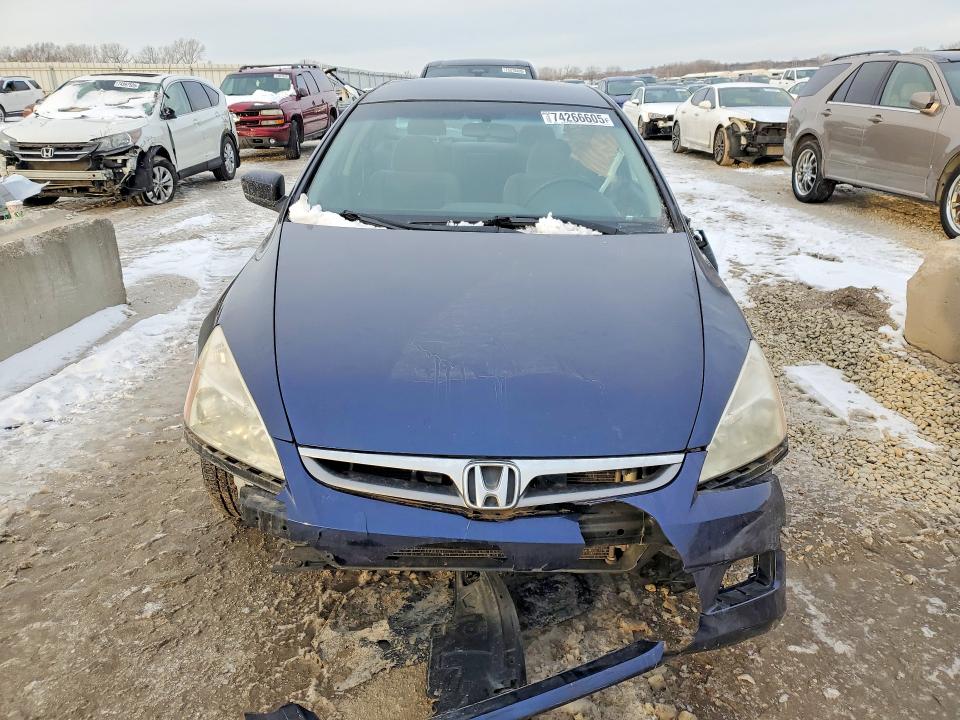 Photo 5 from auction – 2007 HONDA ACCORD with VIN JHMCM56307C013077