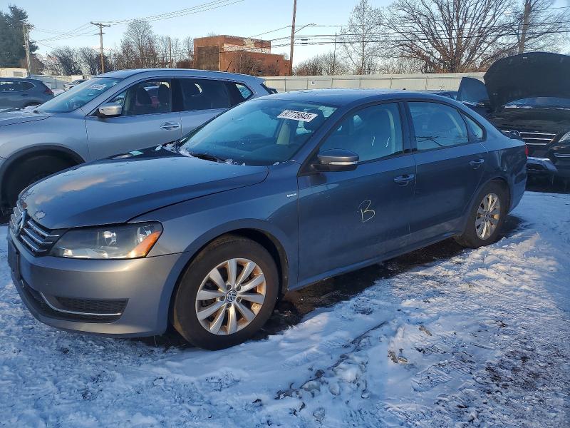 Photo 1 from auction – 2015 VOLKSWAGEN PASSAT S with VIN 1VWAT7A3XFC076505