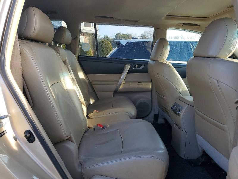 Photo 11 from auction – 2013 TOYOTA HIGHLANDER with VIN 5TDBK3EH0DS246830