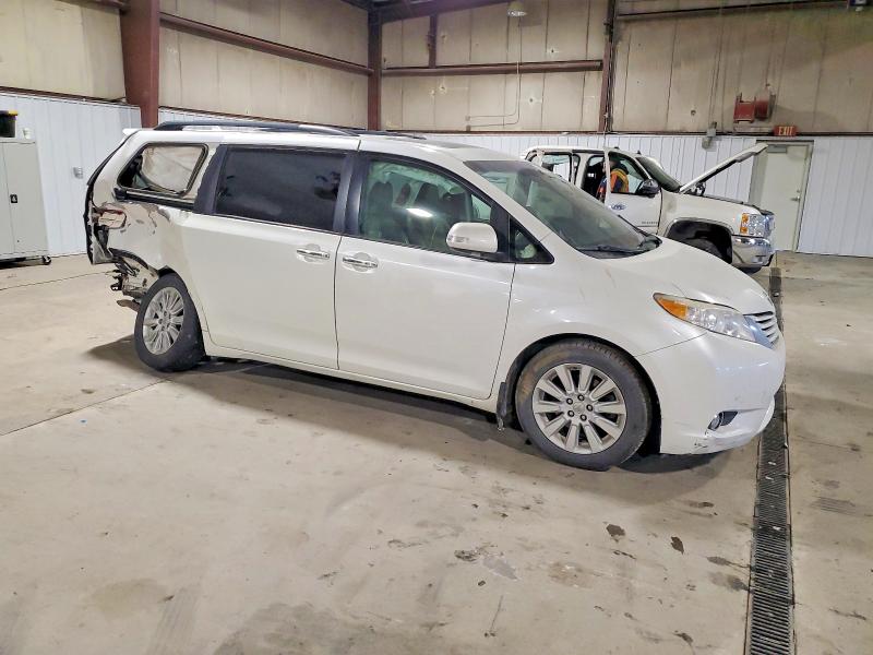 Photo 4 from auction – 2013 TOYOTA SIENNA XLE with VIN 5TDDK3DC8DS049127