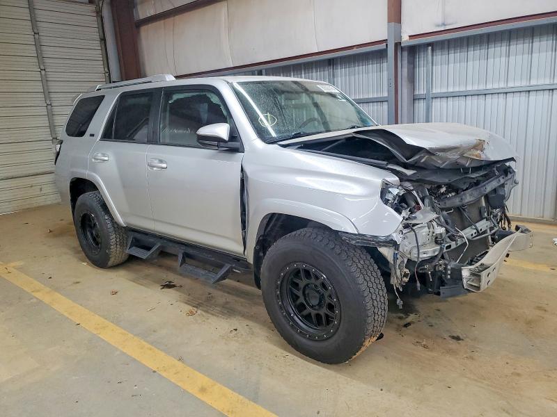 Photo 4 from auction – 2018 TOYOTA 4RUNNER with VIN JTEBU5JR5J5567988
